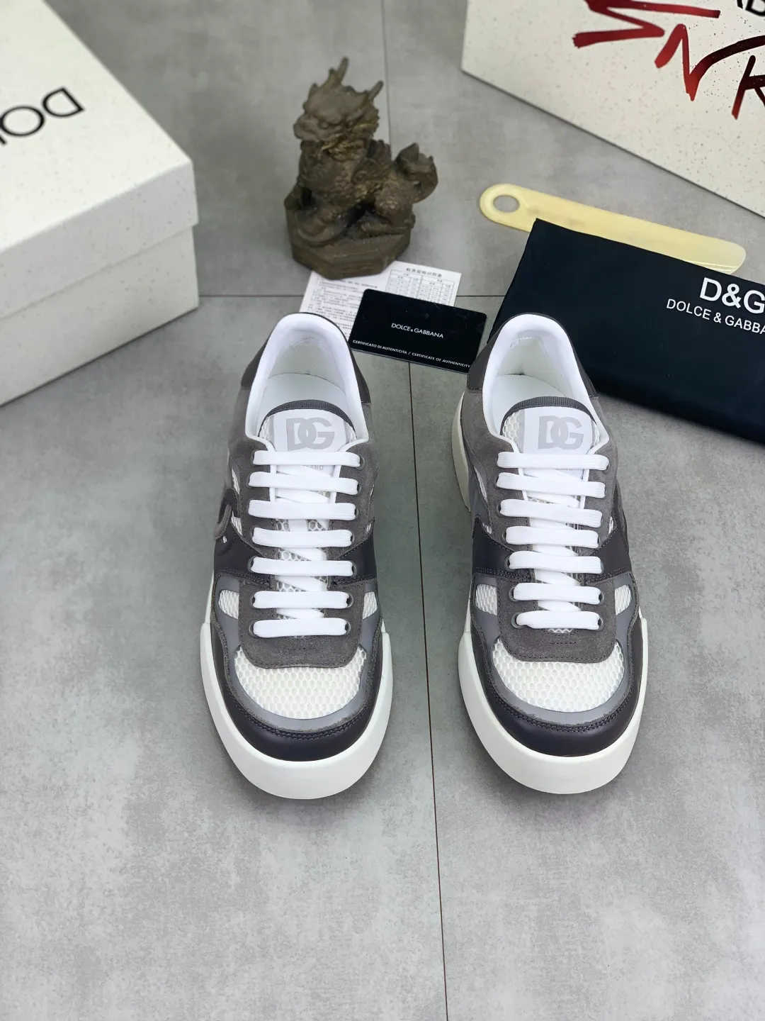 Men's shoes 💰P542💰 [New model] The latest hot style, top original quality, the official website is synchronized with "DOLCE&GABBANA [Dolce & Gabbana] ~ High quality." The effect is low-top casual DG men's shoes, loved by many celebrities, using high-end imported first-layer frosted calfskin with punched logo design + cowhide feet, simple and elegant, perfectly interpreting the latest inspiration for shoes, integrating classics and fashion. Luxurious dream, dominating fashion Suitable for drivers, light and comfortable to drive, light and breathable for outdoor travel, high-end quality, trustworthy, 4️⃣colors🉑️ to choose from! Code number: 38-46
